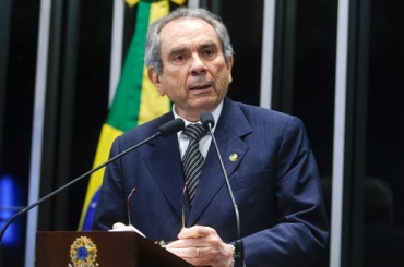 Senador Raimundo Lira (PMDB-PB) 