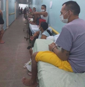  Estado-Profissionais, familiares, advogados e entidades de defesa dos direitos humanos denunciam as condies precrias do Hospital Geral de Roraima, onde os pacientes ficam internados no corredor