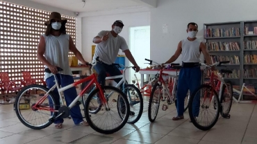 Reeducandos do CCC reformam bicicletas - Foto: Sistema Penitencirio